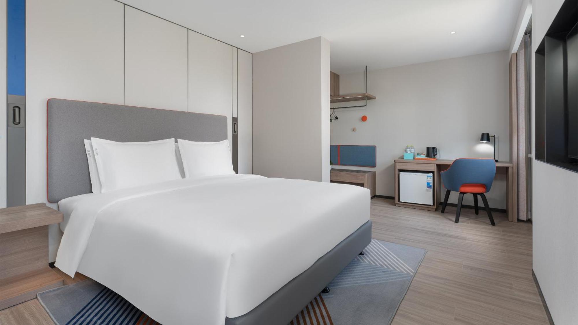 Holiday Inn Express Qingdao Shibei By Ihg Екстериор снимка