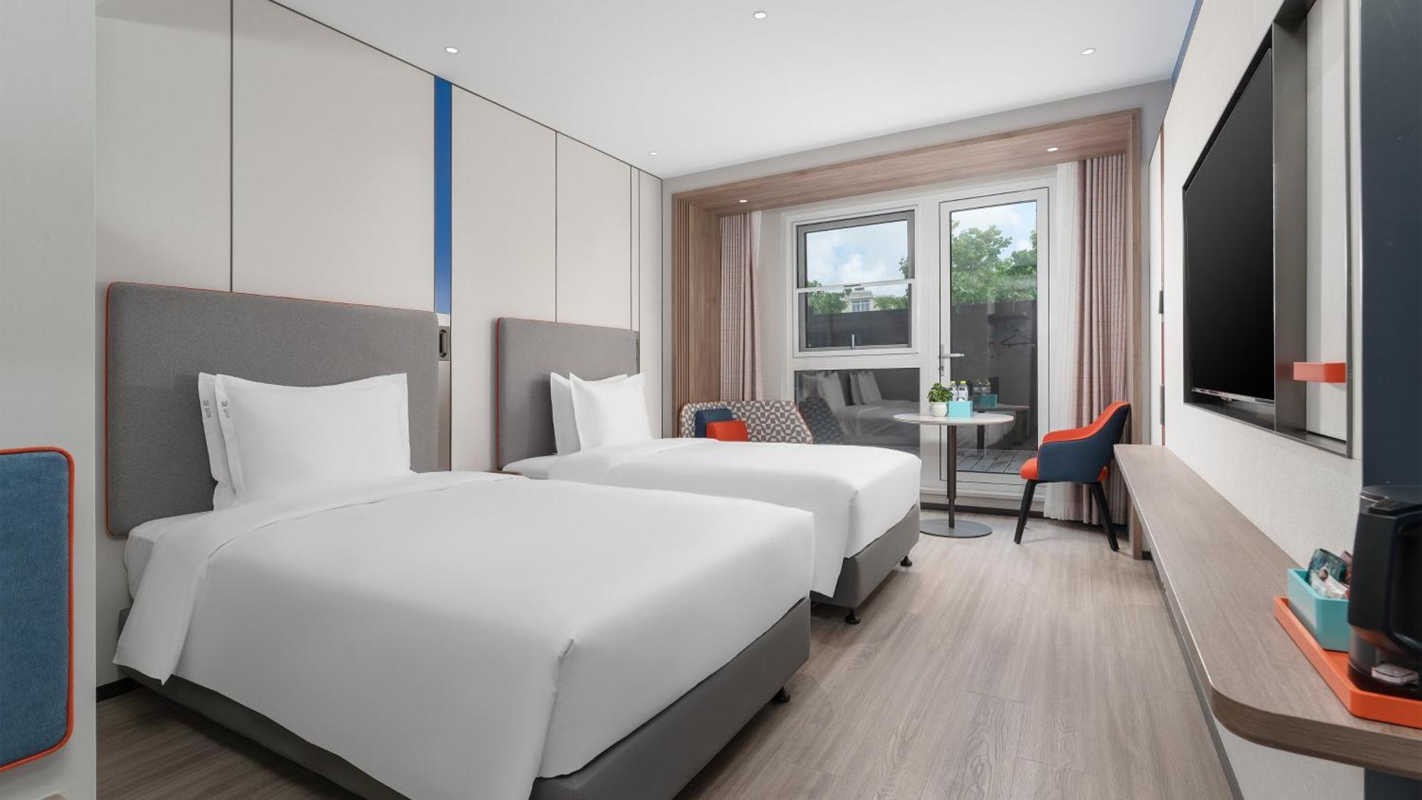 Holiday Inn Express Qingdao Shibei, An Ihg Hotel Екстериор снимка