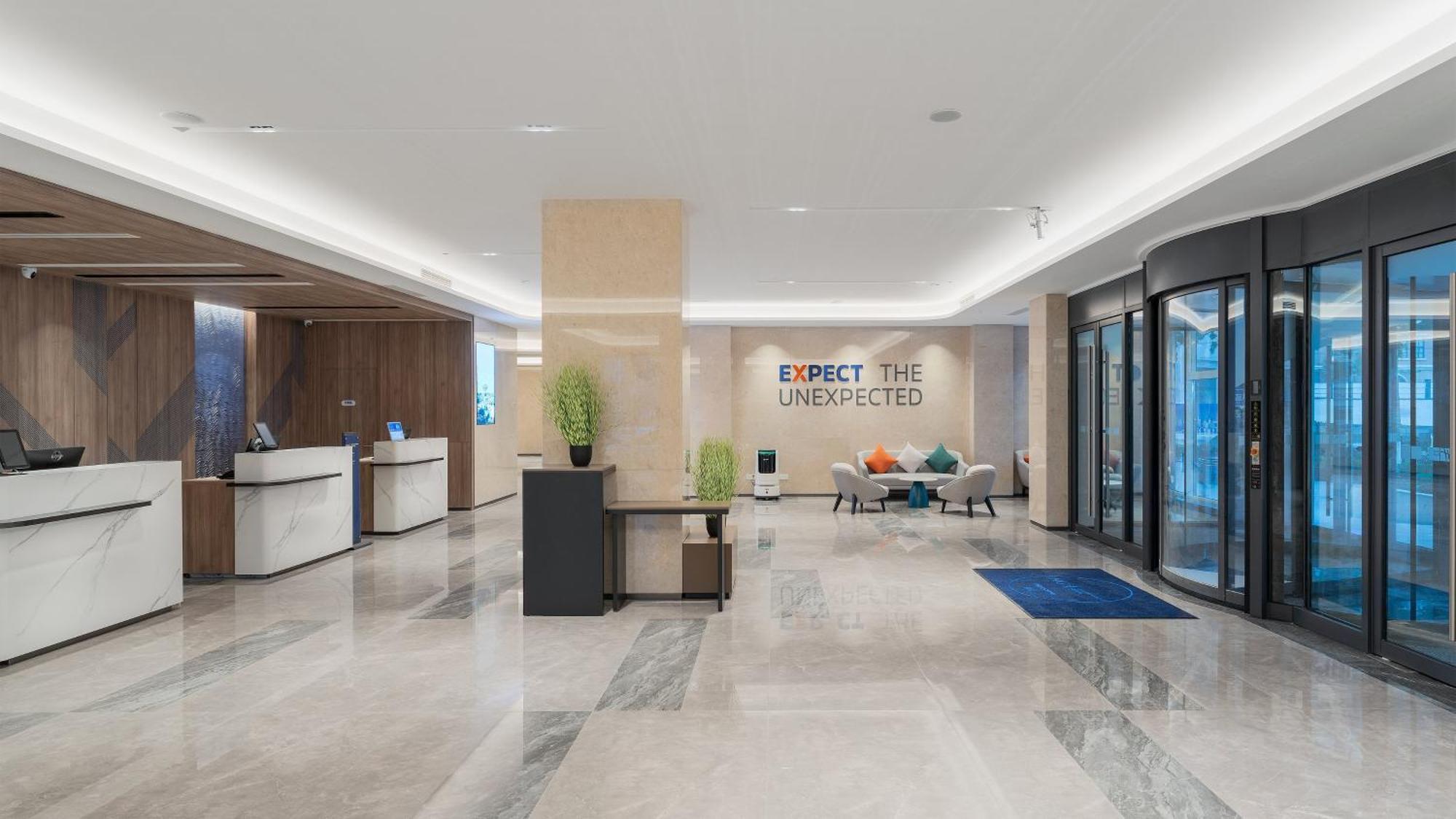 Holiday Inn Express Qingdao Shibei, An Ihg Hotel Екстериор снимка